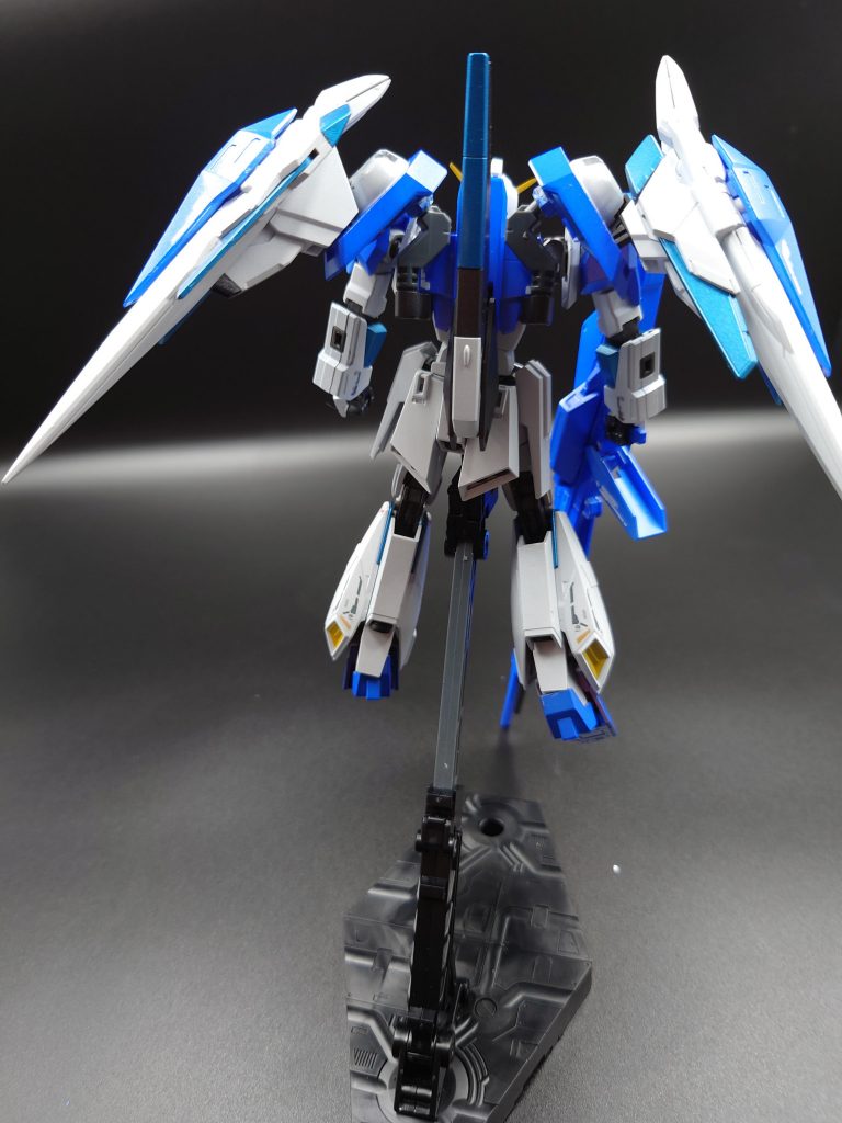後ろ姿。貧相なので晒すか悩みましたが…HGUCのZのバックパックは普通のやつが取り付けられず、RGにいっそしようか他機体のボディを使うかすげえ悩みした。ウェイブライダーを残したかったのでHGUCで行きましたが結果良かったと思ってます。
