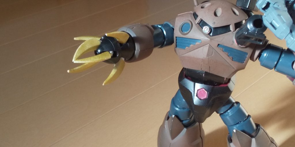 二つの手をくっ付け胸にジャイアントバズかな