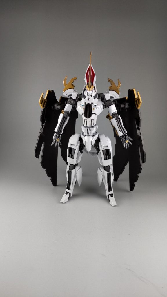 胴体はギラーガ、足は百里から。腕はフラウロスを加工しています。