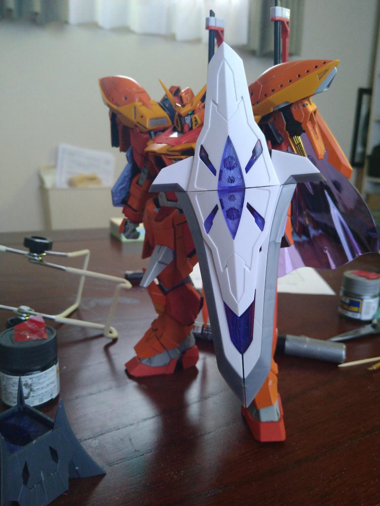 コトブキヤ製のナイトシールドとシザーアンカーを借り組取り付け