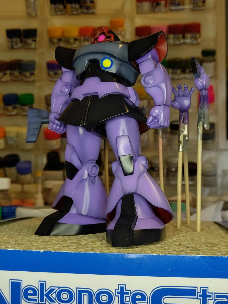 塗装は最近知った方法を試してみました。サフ不使用、グラデーションは粒が出ないように注意して、光沢の状態をキープしたまま硬い塗膜を作った後に半光沢で仕上げ(写真はグラデーション塗装後、光沢ですがクリアは吹いてません)引っ掻いても剥げないようになりました。以上です。ご覧いただきありがとうございました。