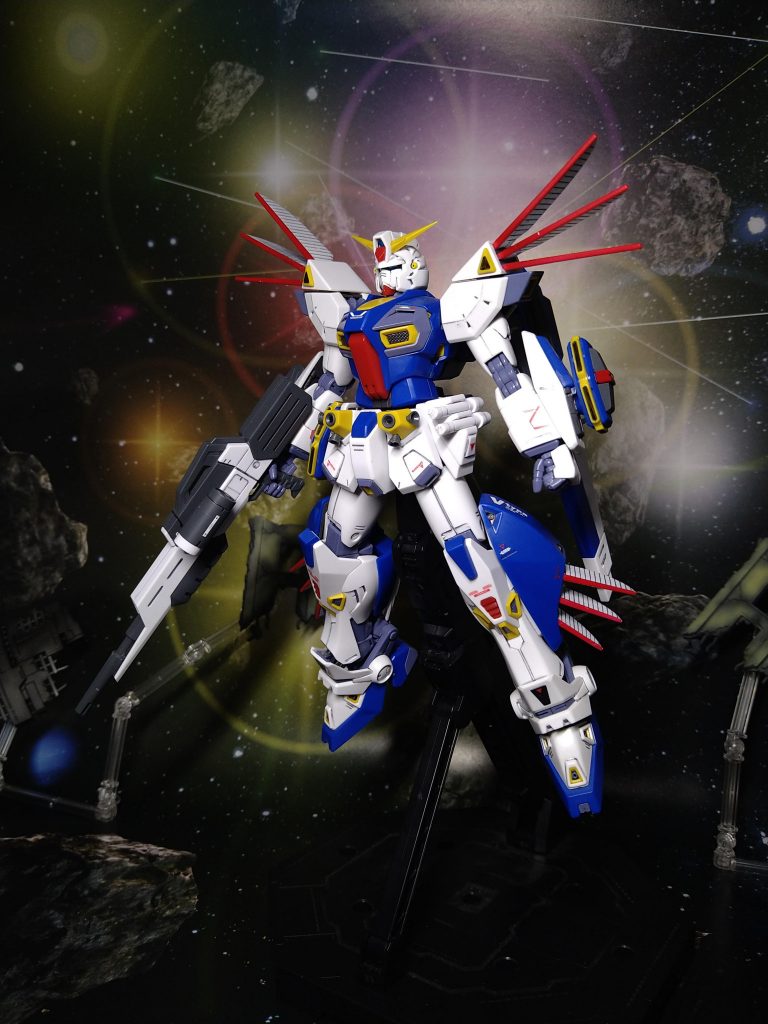 前面部分塗装とスミ入れ、デカール少々な制作MGのF90は良キット