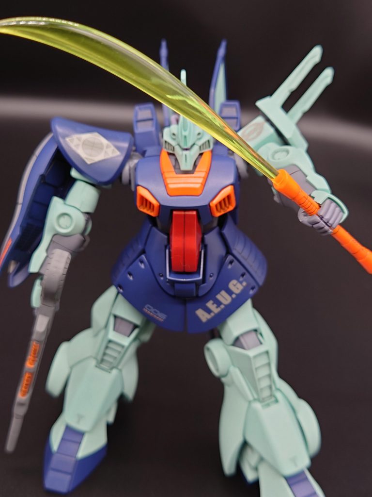 ディジェは、ビーム・ナギナタが特徴的な装備です！