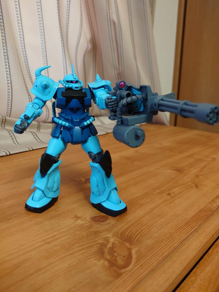 こっちのHGUCでガトリングシールド塗装した後、バルブスで旧HGガトリングシールドを塗装したので塗り分けがとても面倒でした