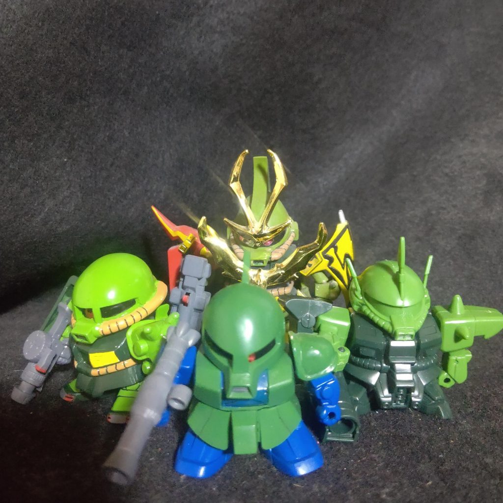 な、なんと地元で  定価の ザクⅢ改をゲットしまして  これでザク三兄弟が 作れます