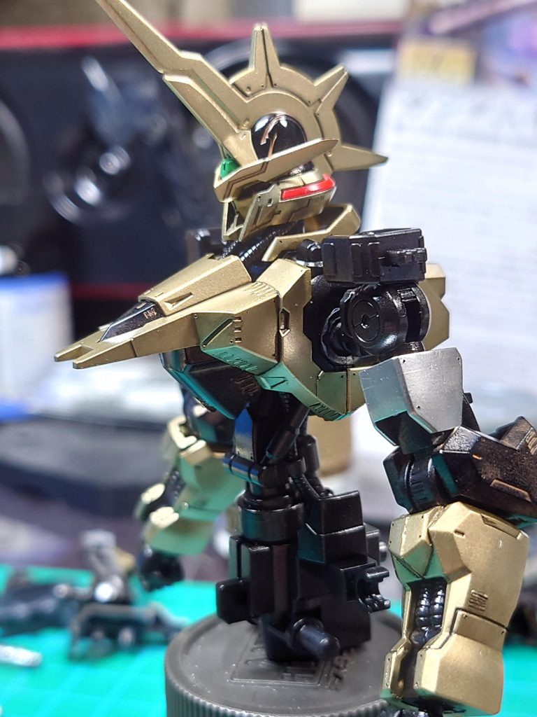 このボディはあちらの物語にありそうなデザイン。