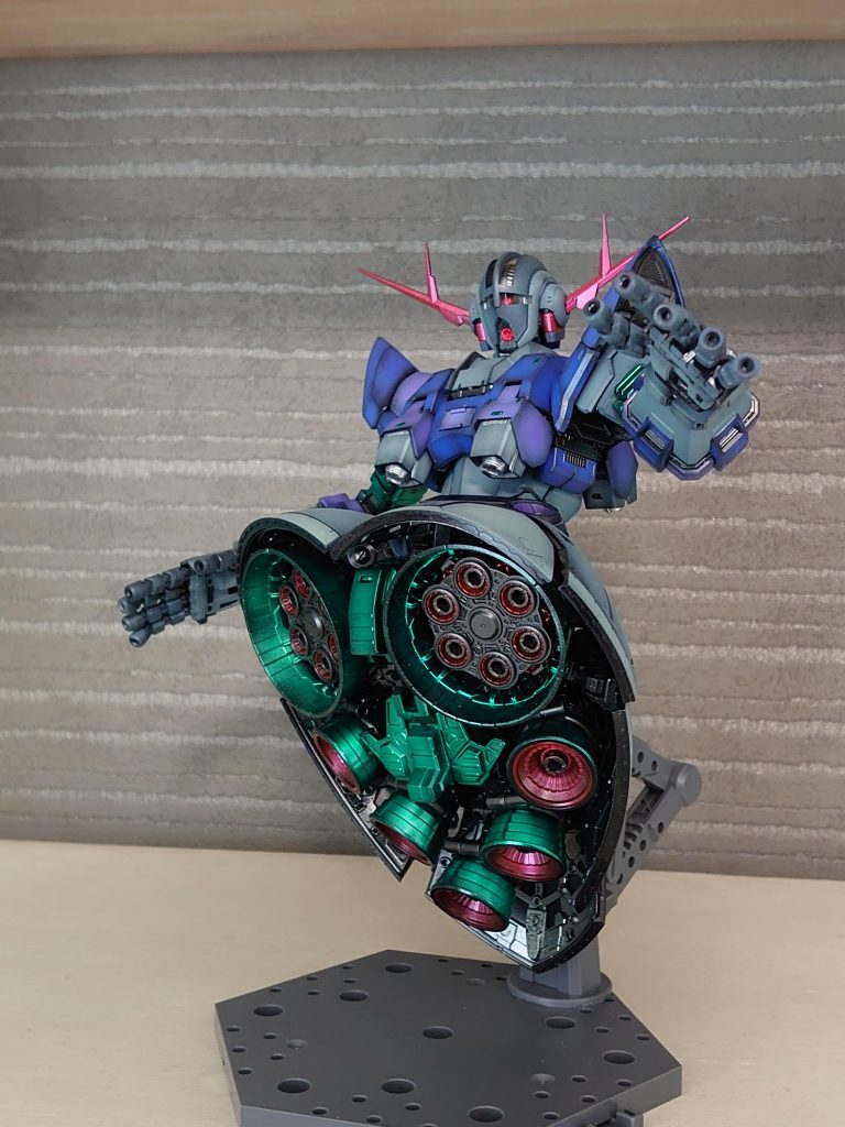 バーニアは黒⇒シルバー⇒クリアカラーでメタリック感を出しました