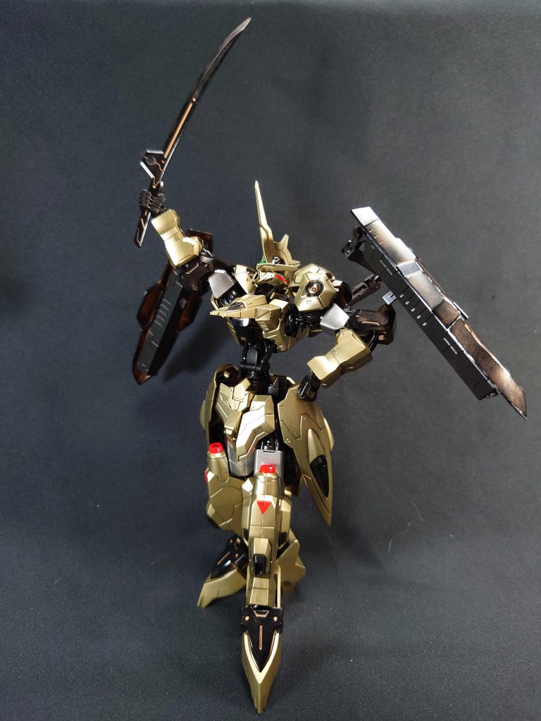 上半身の可動範囲は優秀で、とても表現豊かなポーズが可能です。