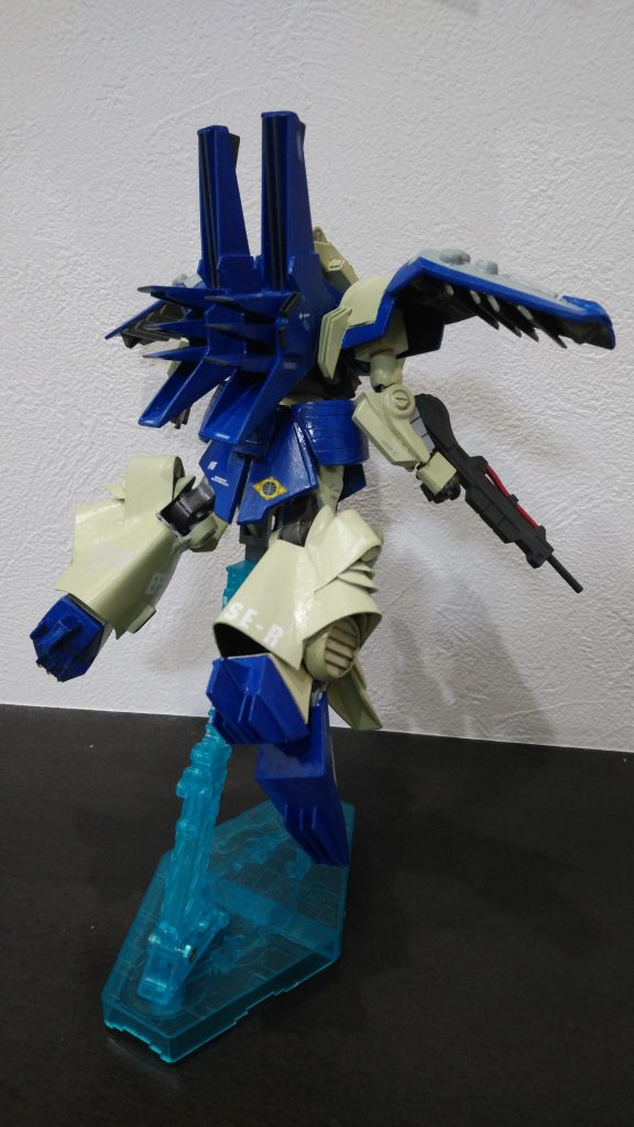 スラスターらしきものはほとんど無い。有るのはフィンばかり。