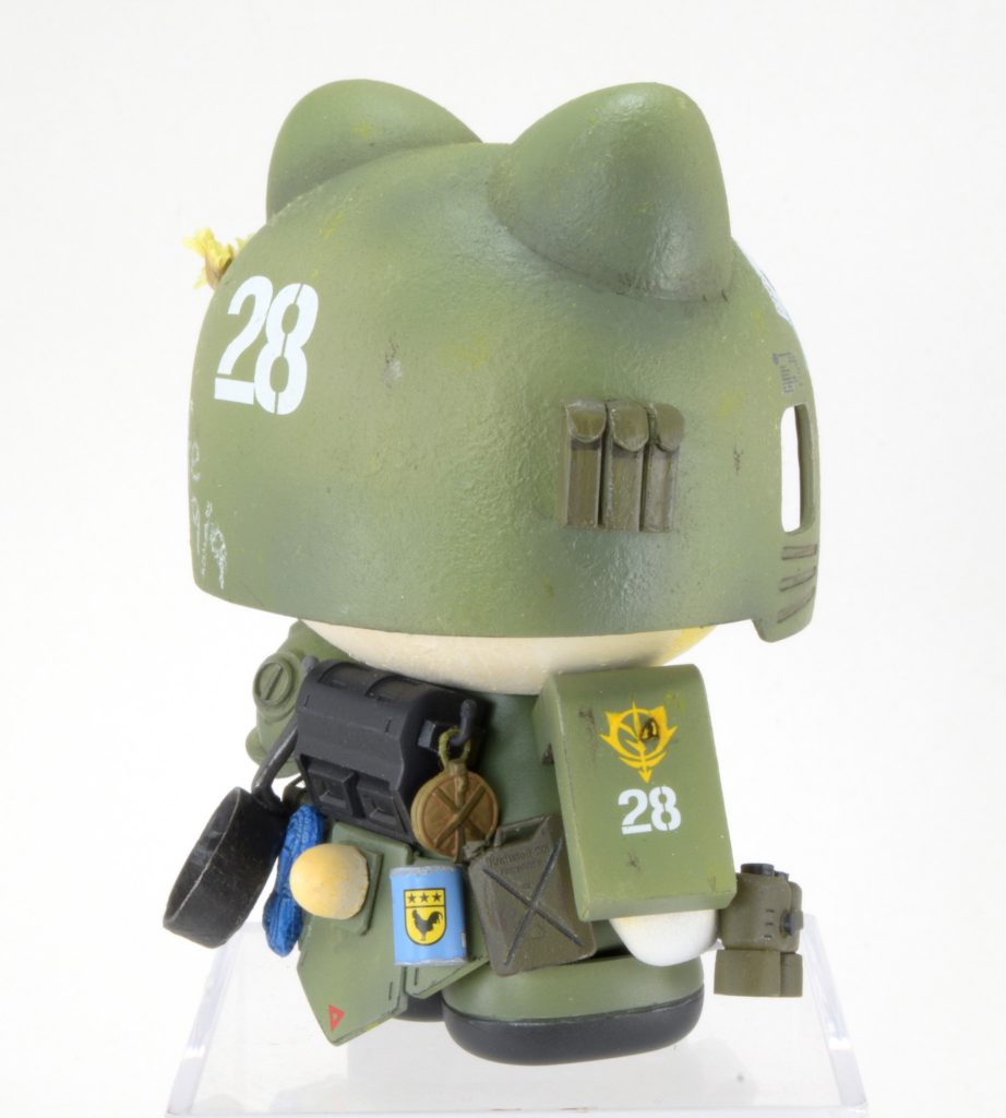 一応､ベース体がキティさんなので武装させるのもどうかと思い､キャンプっぽい装備品で固めておく。