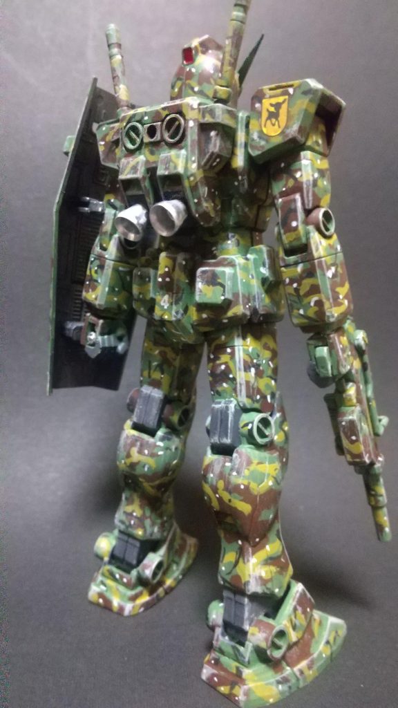 FGガンダム迷彩塗装(アクリルガッシュ筆塗り)–3枚目/制作者：たぼ