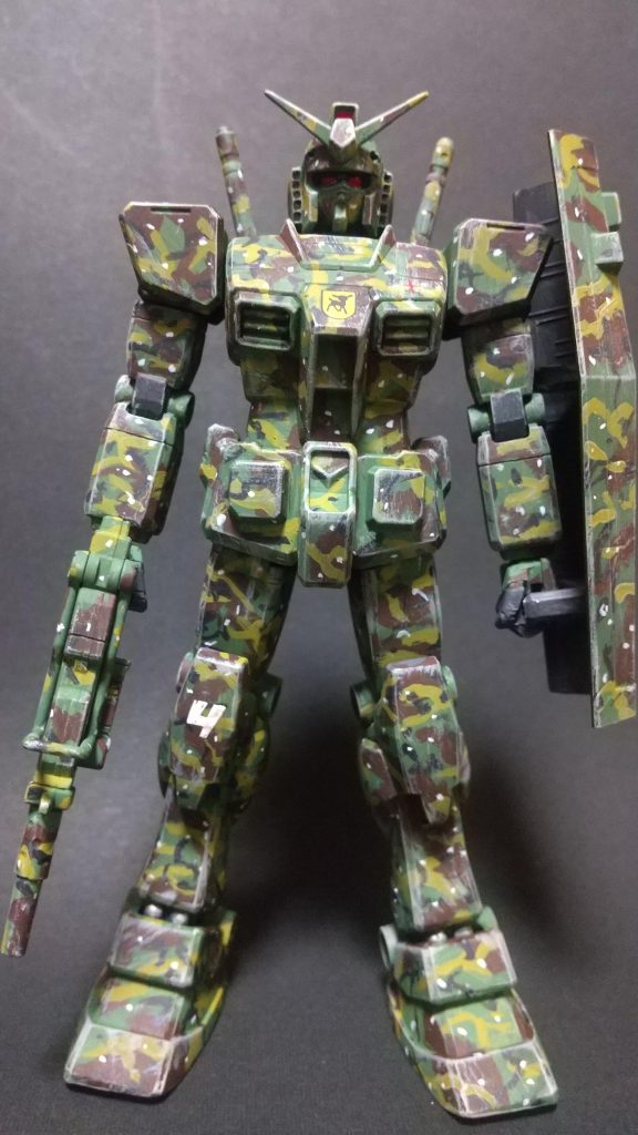FGガンダム迷彩塗装(アクリルガッシュ筆塗り)–4枚目/制作者：たぼ