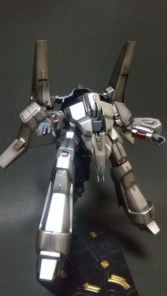 股関節はボールジョイント化してますがあまり動きませんΣ(´Д` )