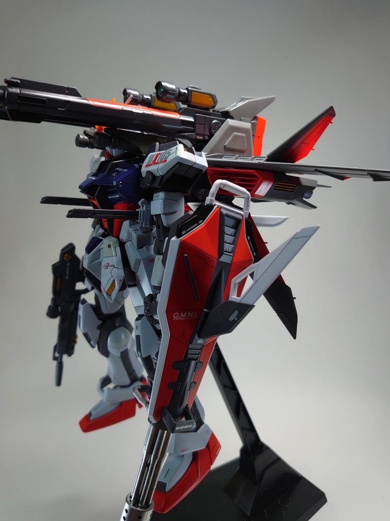 塗分けとスジ彫りが比較的上手くできたこのコンバインドシールドが気に入ってます。ガトリングはガイアのミラークロームでギラギラ感を。