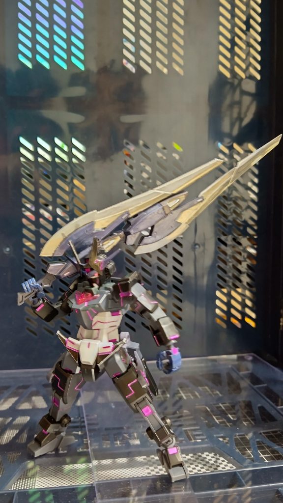 また、パージした武装からデュアルソードを拾い、連結しロングデュアルソードへ、勝つまで戦い抜け!ノワール!!