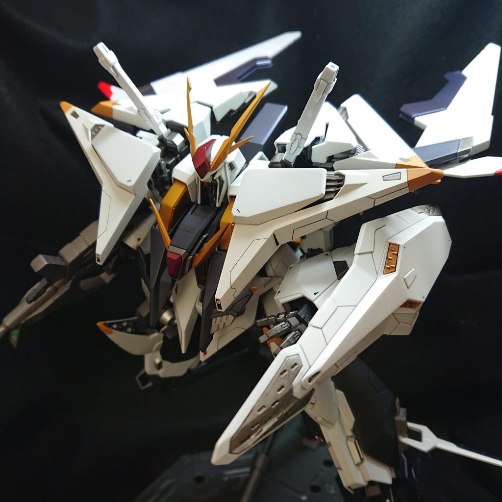 デカール貼る前です。水転写デカールを使ったことなくて不安でしたが、肩のパーツが寂しい感じがしたので貼ることに。結果は貼って良かったと思ってます...多分。  