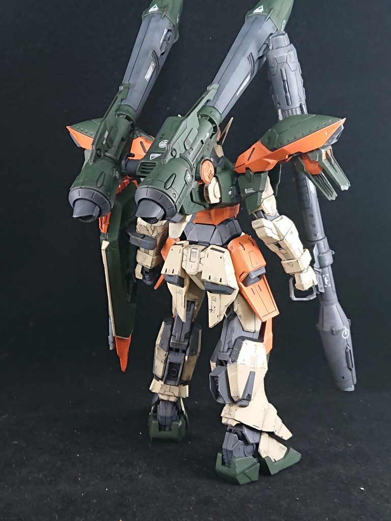 ついてないとなんともフォルムが決まらないのにバックパックとキャノン2本背負うとビシっとします！