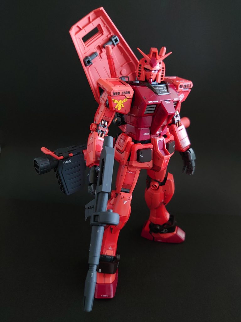 本体は光沢仕上げ、武装はつや消し仕上げにしたんですが、よくわかりませんね(笑)