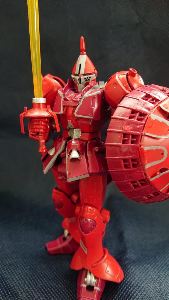 はじめての改造だったのでパテ埋めとかスジ彫りとか、カラーリングが粗いのはご了承…。今はここまでが限界😅顔の白十字をやってみたかったのよ