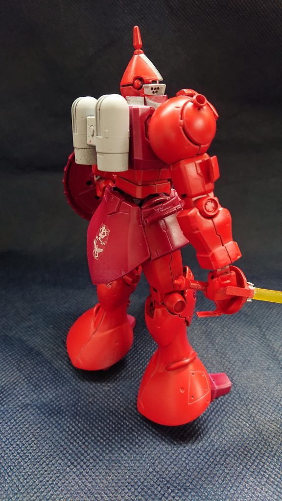 ザクⅡで余ったシャアのエンブレム。着けてみました。左肩にも付けたのですがよく見えませんでしたね。