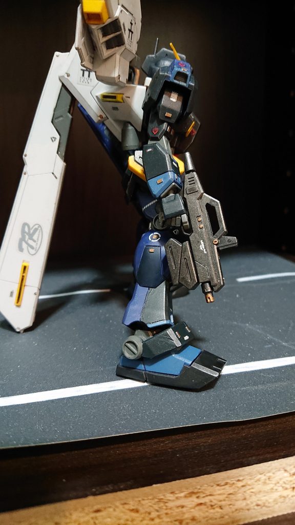 手首と肘を骨折し、手首に関しては手術してネジを入れてもらいました。まるでガンプラの補修の様にドリルで穴を開けて。