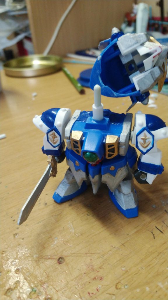 胴体にプラ軸、頭にポリキャップ塗装はサフ無し、塗装ノリがいいメタル系のカラーでサクサク部分塗装