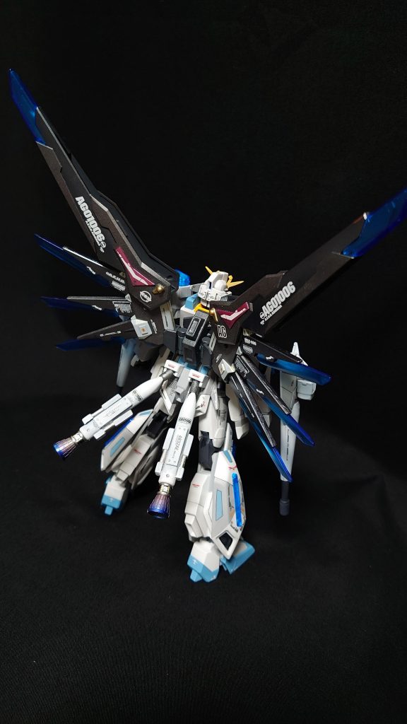 100均の歯間ブラシにプラ板を貼り付け、先に穴を開けてバーニアを接続しています。