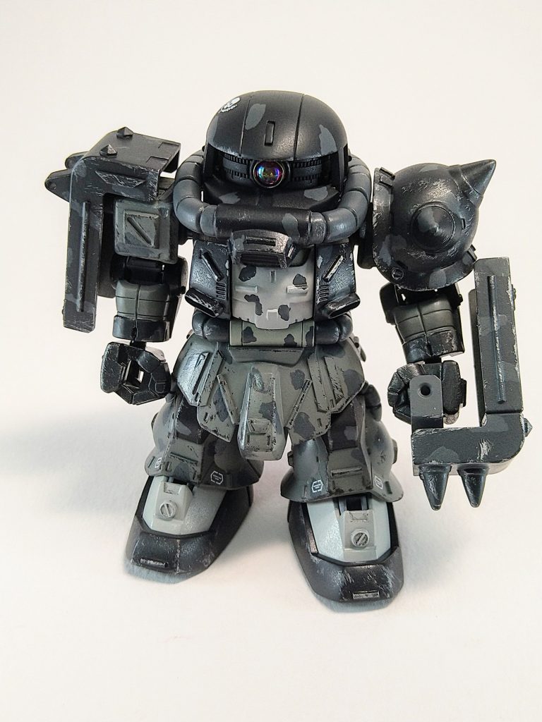 まず正面。塗装はいつも通り水性ホビーカラーを調色しての筆塗りです。カラーリングは色々悩みましたが、対艦ということは宇宙空間での戦闘なので、視認しにくいダーク系に。