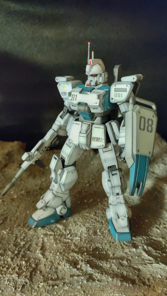 シールドはアニメ設定画通りグレーに塗装