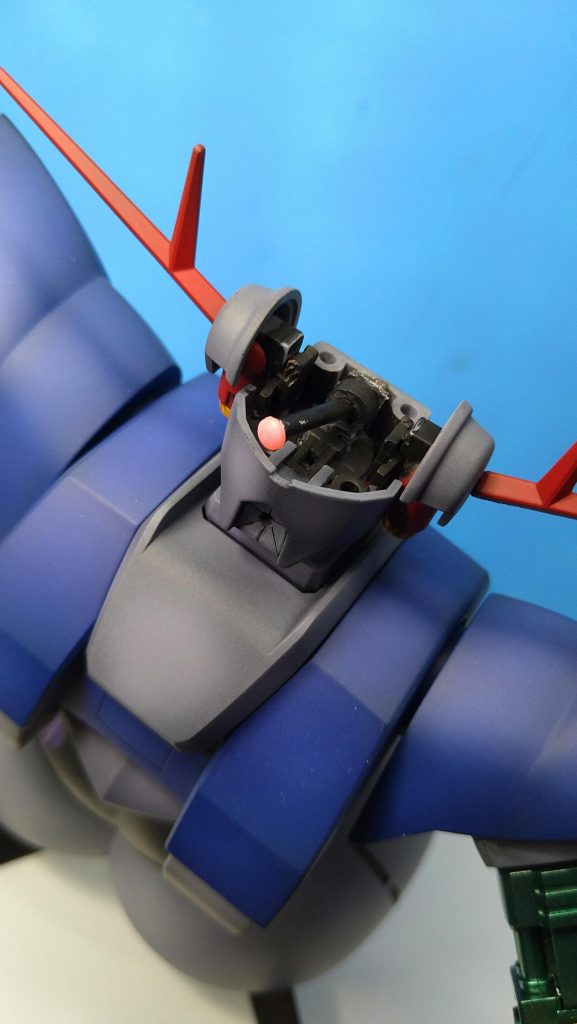 モノアイ可動式に加工し影で黒を表現しました(エントリグレードのパクリ)