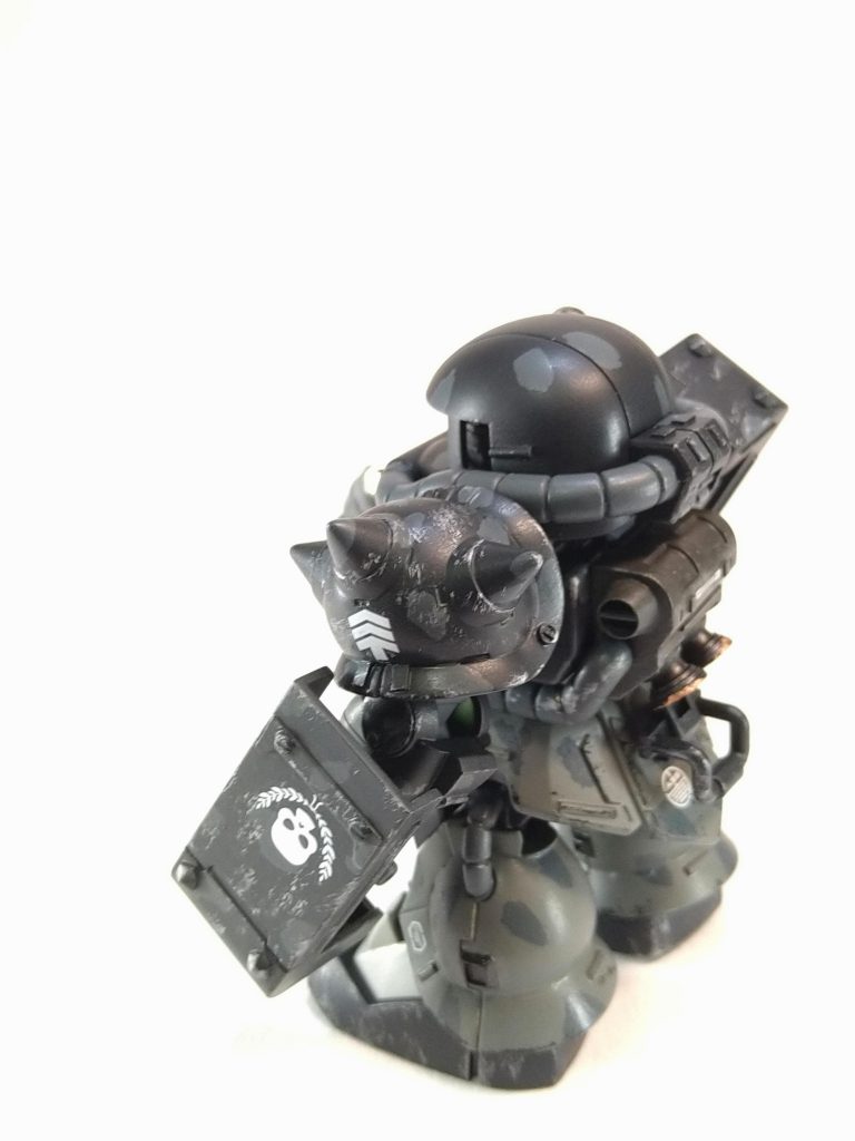 後。両脚には市販の角スラスターパーツを貼付けしてあります。