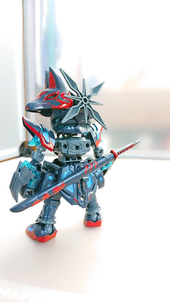 背面背中に付けると稼働の妨げになるためあえて忍刀稲荷は腰に装着