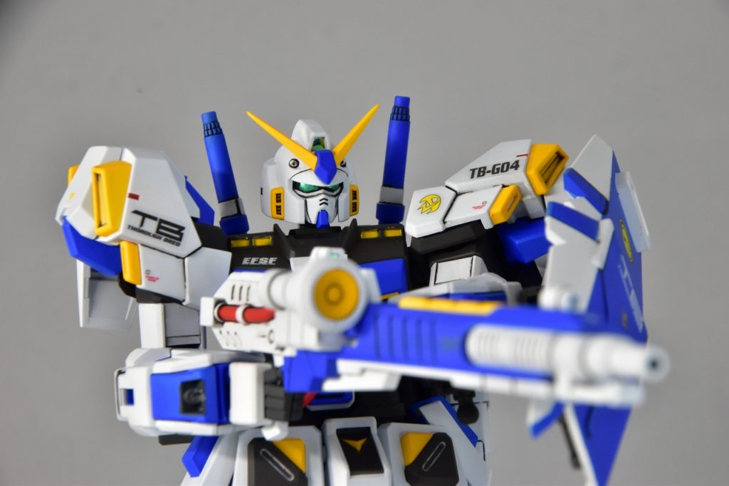 4号機特徴のメガ・ビーム・ランチャールース「メガ・ビーム・ランチャードライブ成功!!、頼むぜ…当たってくれよ…」