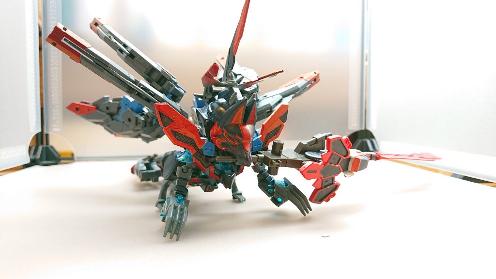 九尾形態佐助デルタガンダムの潜狐形態が強化された形態この状態でも忍術を発動することが可能で分身や幻覚の忍術を使って敵を惑わし攻撃を仕掛ける