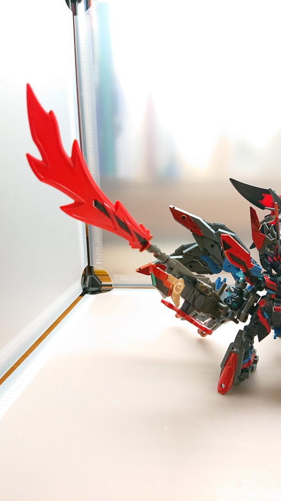 大刀 稲荷焔(イナリホムラ)忍刀稲荷が九尾の鎧の力によって変化した巨大刀切れ味も強化されてるだけでなく佐助デルタガンダムが今まで戦ってきた相手の使う技をコピーして放つことが可能その中には信長ガンダムエピオン、曹操ウィングガンダムの技も使用することができる