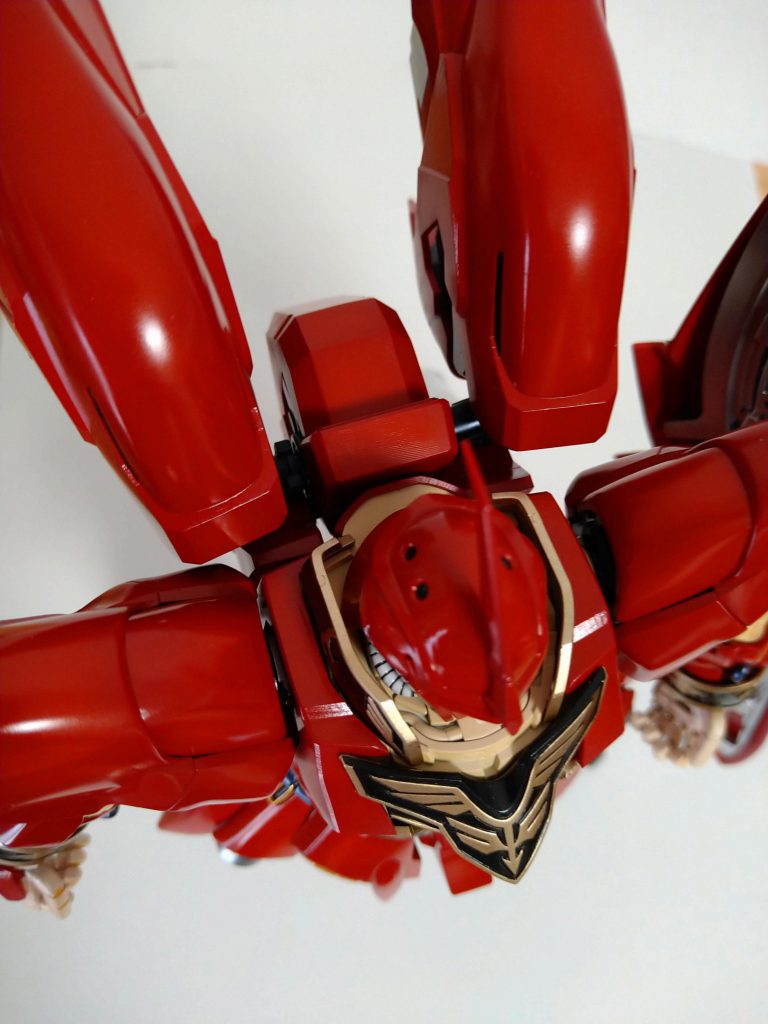 今回、グラデーションに挑戦してみました。写真では分かり辛いですが、まーまー良いのではと思います。当初は半ツヤ仕上げにしようと思っていた為、表面は何時も通り、、分かってますよ、分かってますが早く完成させたくてそのまま艶塗装。光の加減でカサカサがバレてますが、これで良いのです!w