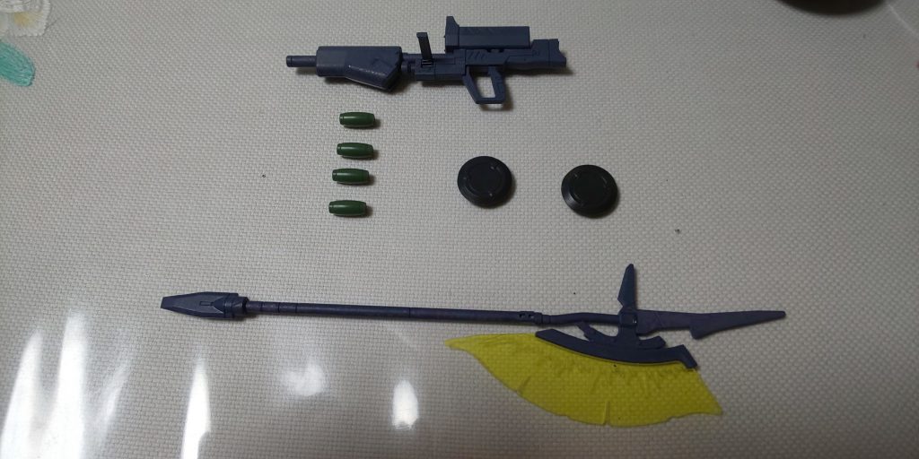 ハンドグレネードと円盤形機雷も装備している。