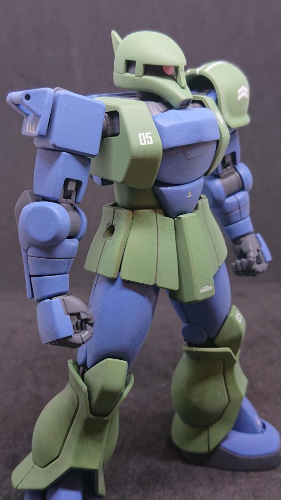 モノアイレールの中央の棒だけ、ジャンク品の中にあった旧ザクのパーツを移植してます。