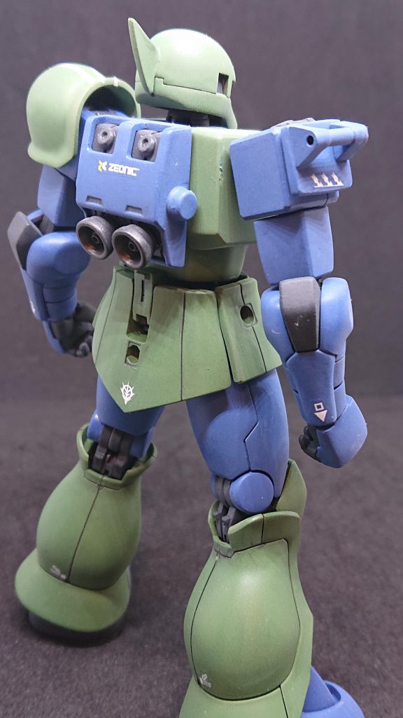 右肩にはオリジナルのフックを取り付け。