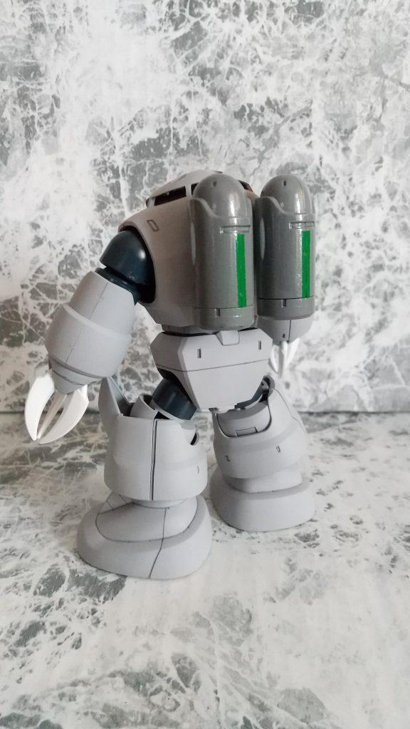 カラーリングはズゴックE風に背中のタンクの緑のラインには秘密が…