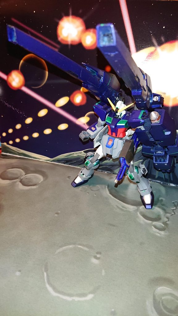 GNバズーカ（？）はラファエルガンダムのように背負ってます。前方に向けて発射体勢もとれちゃう♪