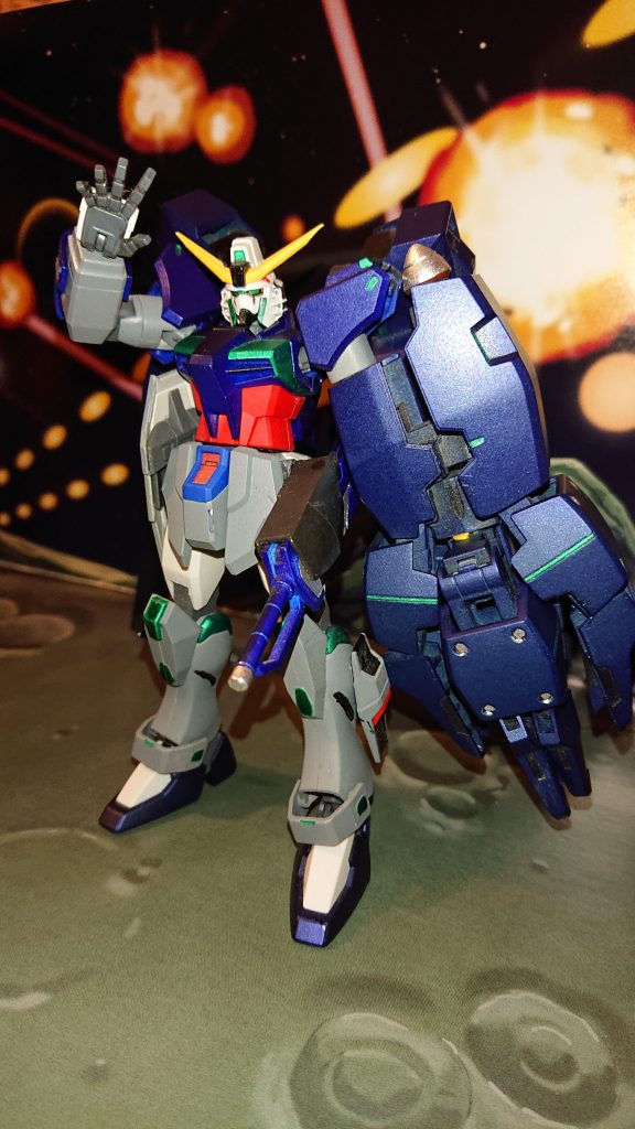 セラヴィーⅡの2つあるクローを左腕に統合。サイドスカートはふくらはぎに。対艦刀とシールドは腰部に。