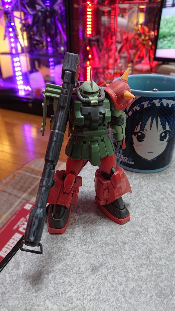 左肩と脚・ランドセル・手首・ジャイアントバズをHGUCのジョニー・ライデンから、それ以外がF2からです。