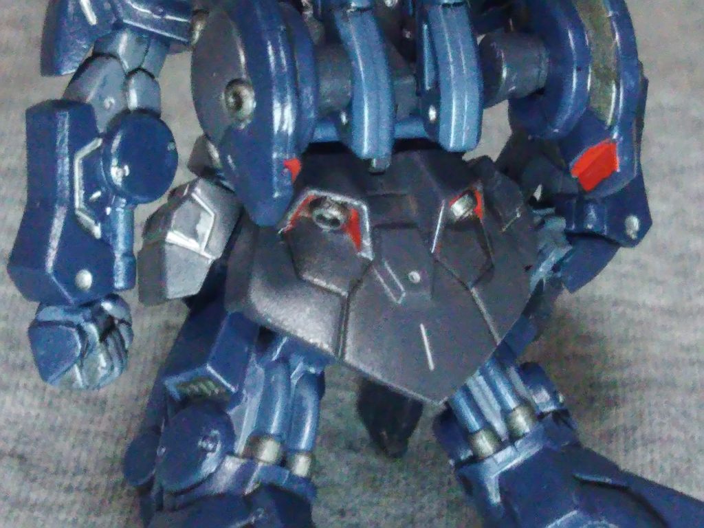 後ろの腰のスラスターに丸いパーツを付け忘れてましたＷ