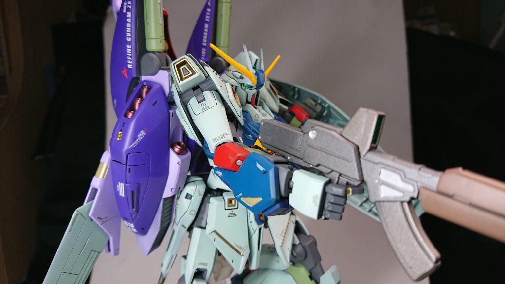 デカールはいつもより少し控えめで。