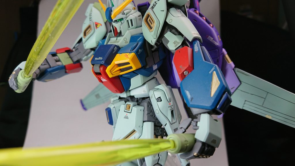 ビームサーベルはニッパーで切り出してそのままで使用しています。