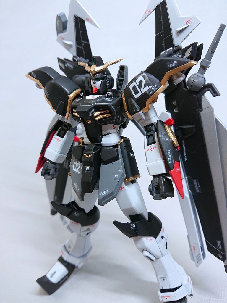 ミキシングの割合ですが、頭部・胸部・肩部・腰部(側面・背面)⇒HGACガンダムデスサイズ 前腕・脚部・腰部(前面)・バックパック⇒HGBDガンダムラヴファントム と言う感じです。