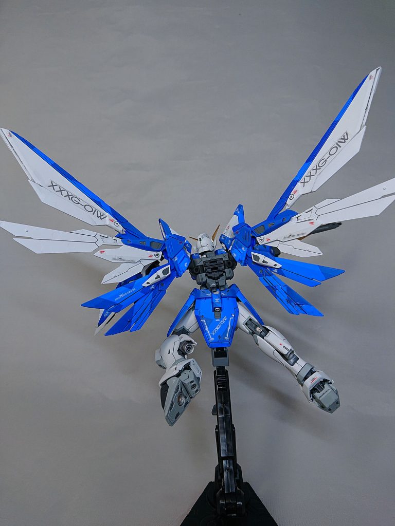 ウイングはZplusを参考に白と青だけにしたのでスプリッター迷彩が綺麗に見えるポイントかなと思っています。個人的にはリアアーマーも綺麗に出来たと感じています。