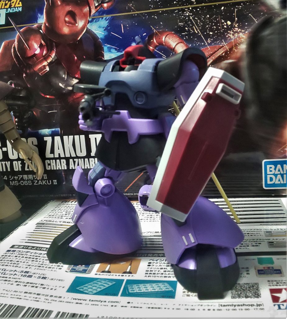 首と腰以外はほぼストレート組ですね。盾は寒冷地用ジムの物です。十字マークが無くてカッコイイ( ´∀`)