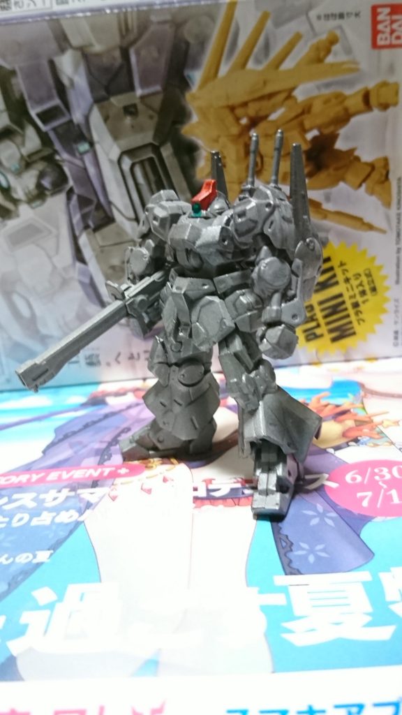 帰宅してからカメラのグリーンのはみ出しを直すだけの予定でしたが…ここから少し追加してみましたメタリックカラーを一色塗るだけでも格段に見映えが良くなるとプラキットだと思います